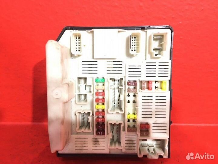 Блок предохранителей под капот Renault Master 3