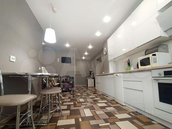 3-к. квартира, 80 м², 1/15 эт.