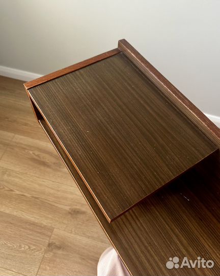 Полка винтажная под телефон