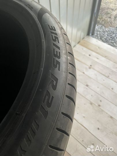 Pirelli P Zero 275/40 R21 и 315/35 R21