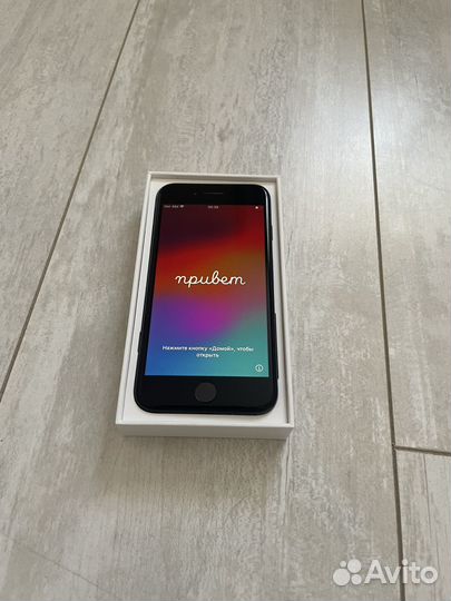 iPhone SE, 128 ГБ