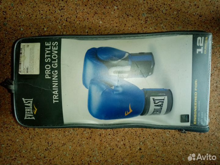 Боксерские перчатки Everlast 12oz