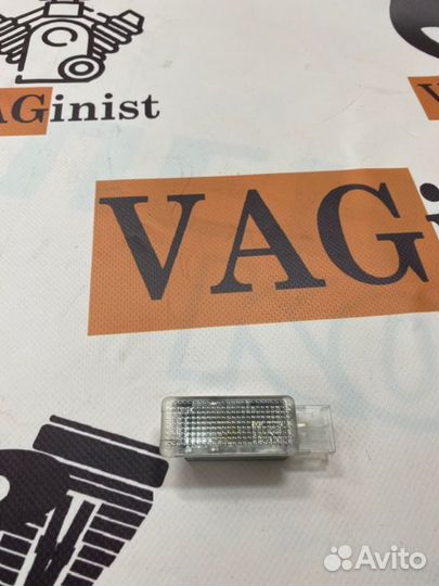 Плафон подсветки багажника Vw Passat B6 3.2 2007