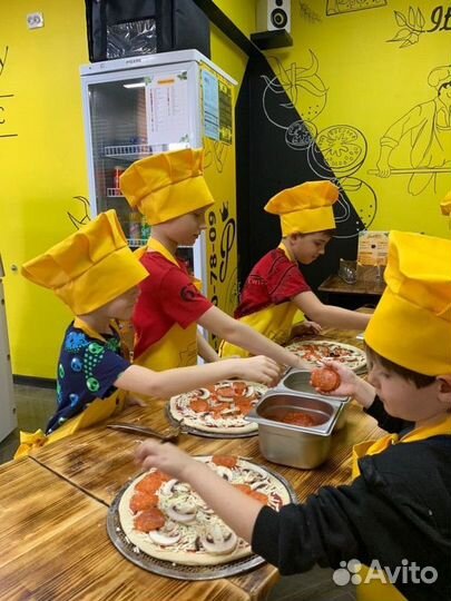 Кафе с точкой доставки пиццы и суши 