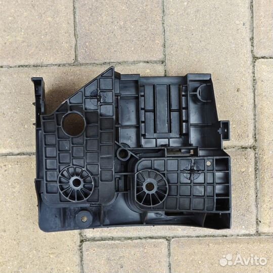 Кронштейн блока предохранителей VAG/ Skoda /VW /Аu