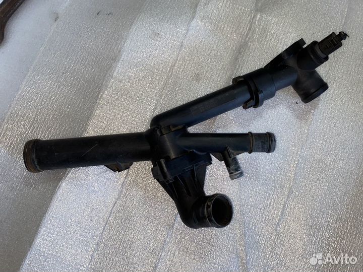 Корпус термостата 3.2fsi, 3.6fsi Passat B6