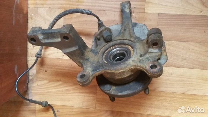 Кулак поворотный передний правый Chevrolet Lacetti