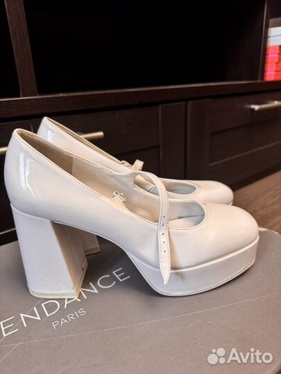 Туфли белые 39