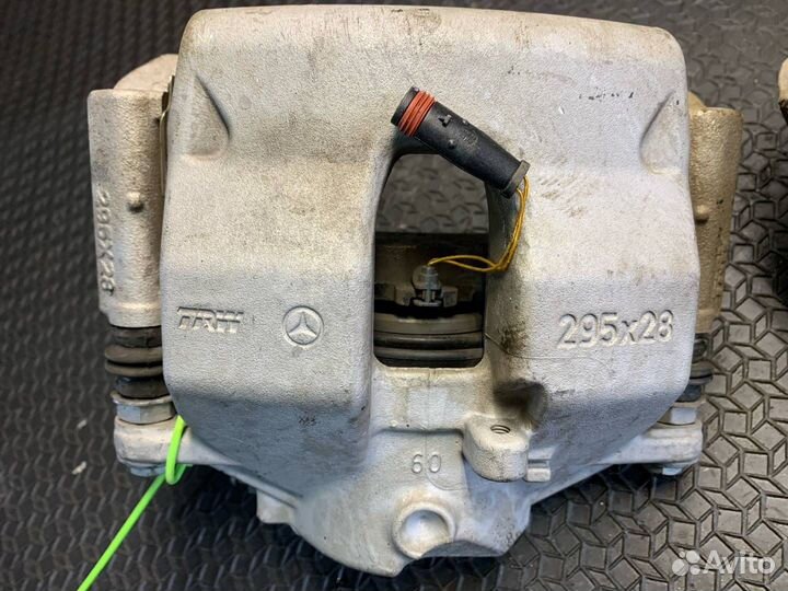 Суппорт тормозной передний Mercedes-Benz C-Класс