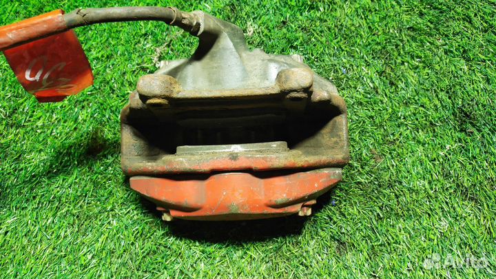 Суппорт тормозной передний левый Mercedes C-Class