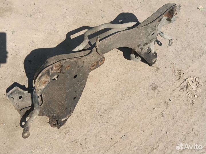 Подрамник Mitsubishi Carisma