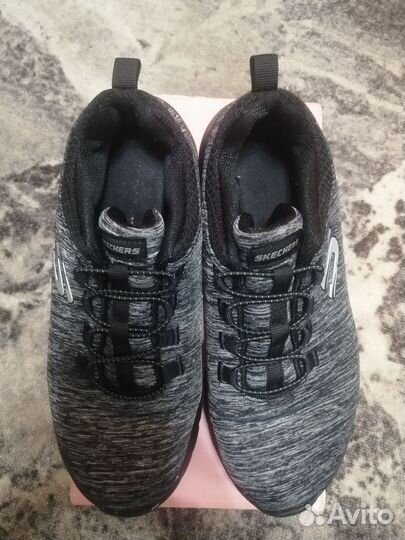 Кроссовки женские