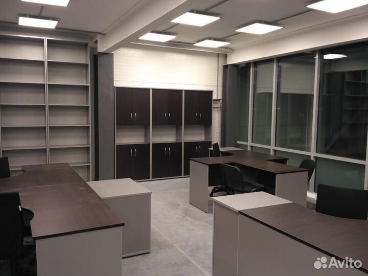 Офисный стол с тумбой. с ндс