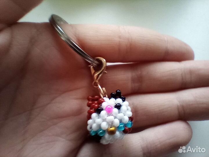 Брелок из бисера Котик