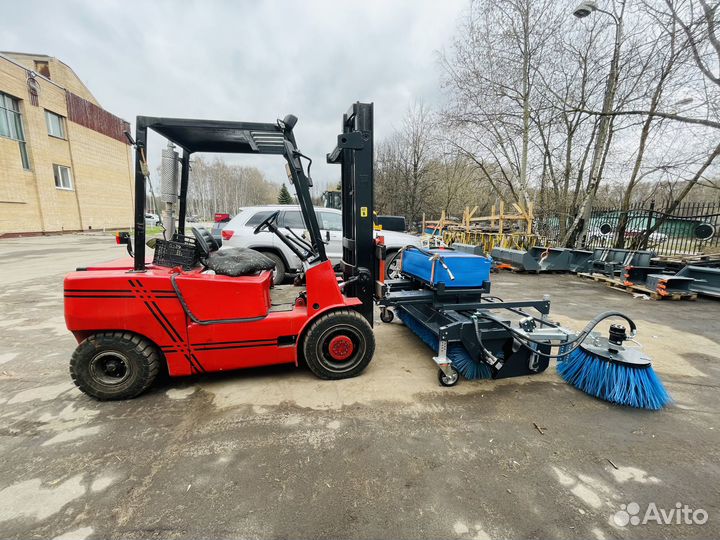 Щетка с передним бункером для вилочного погрузчика