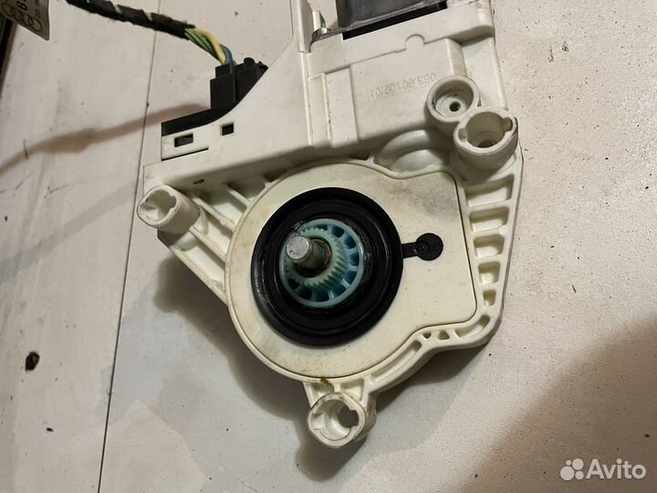 Мотор стеклоподъемника задний правый Audi A6 C6