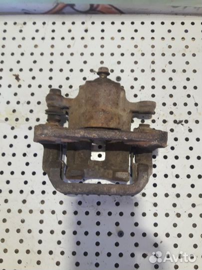 Суппорт задний правый Nissan X-Trail Т30