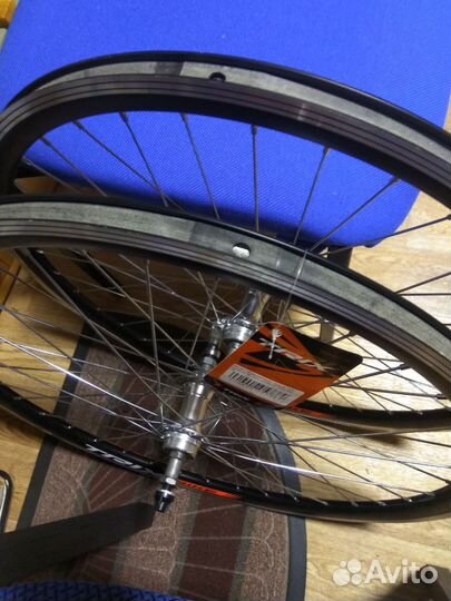 Два новых заданих колеса на 26.Под ободной тормоз