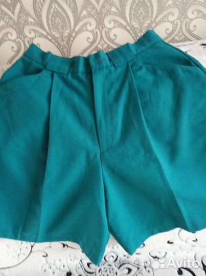Шорты 48 размера Б/У зеленого цвета (женские)