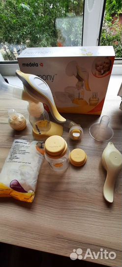 Ручной молокоотсос Medela со смартсоской Calma