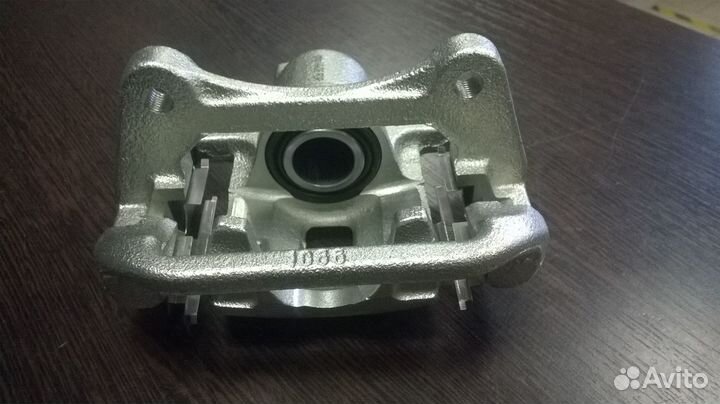 Суппорт задний правый в сборе