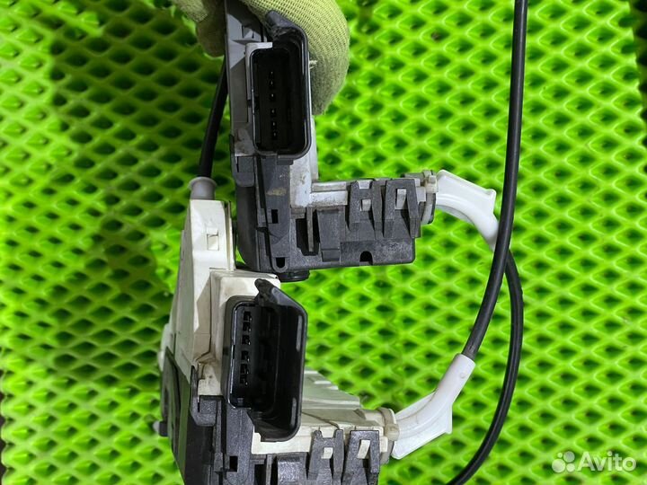 Замок двери правой левой Peugeot 308 1.6 2009