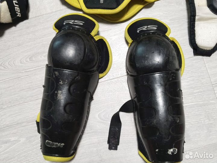 Нагрудник хоккейный,налокотники, наколенники