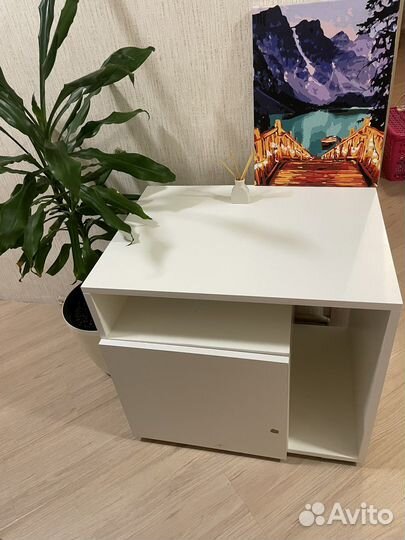 Тумбочка прикроватная