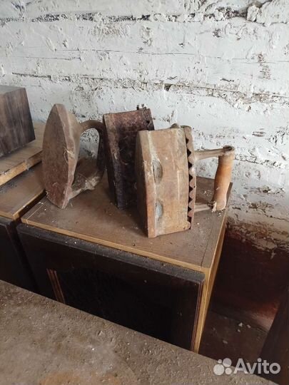 Утюг старинный, лампы керосинки