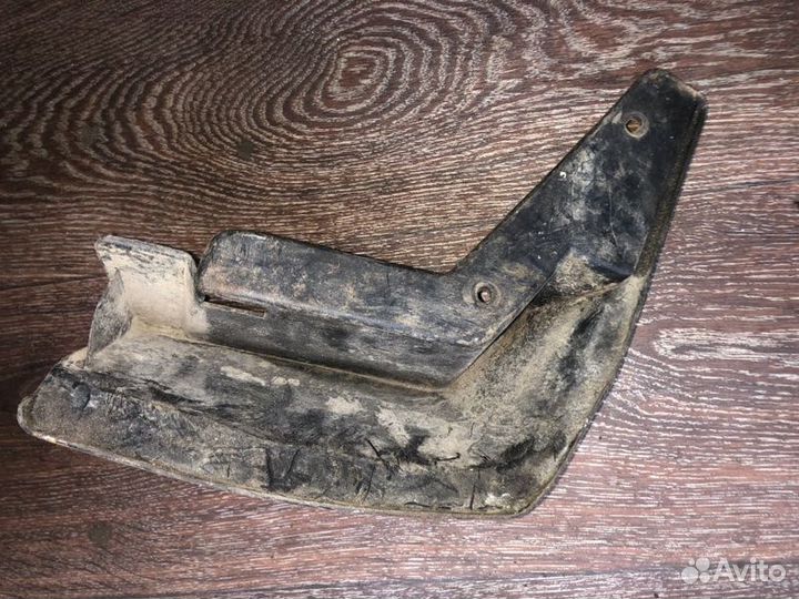 Брызговик задний левый Nissan Presage HU30 VQ30DE