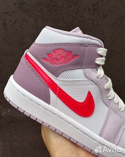 Jordan 1 Mid Valentine's Day (2022) (W). Оригинал