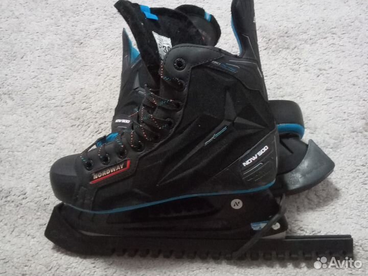 Коньки хоккейные