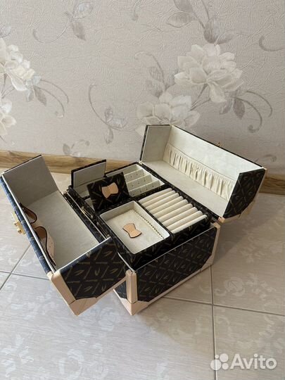 Шкатулка для украшений