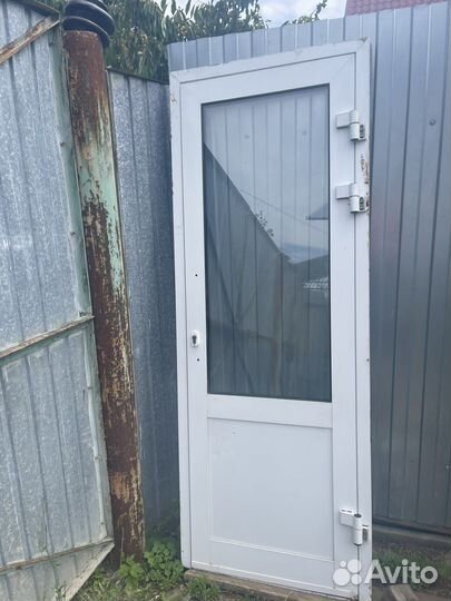 Дверь пластиковая входная