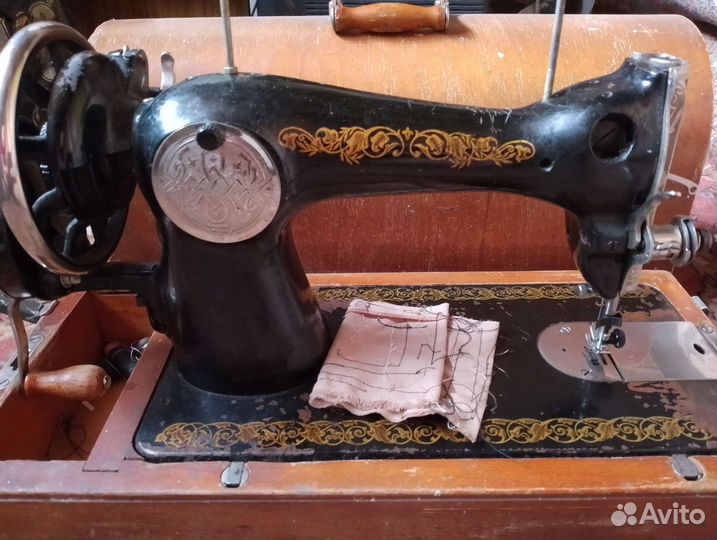 Машинка швейная