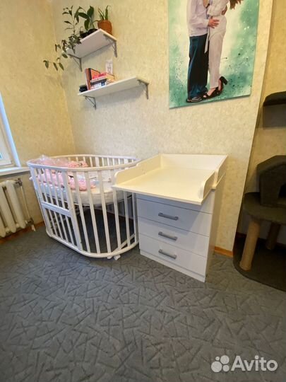 Детская кроватка и пеленальный комод