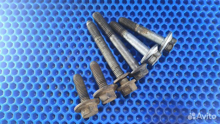 Болты крепления подрамника Renault Logan 1