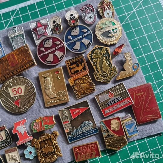 Значки и медали СССР