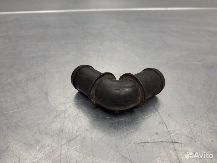 Трубка вентиляционная Audi 100 C4 (1991-1994)