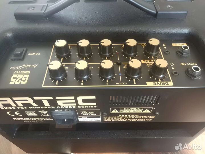 Гитарный комбоусилитель