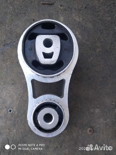 Подушка двигателя