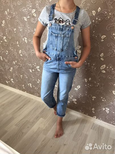 Комбинезон джинсовый на девочку. 8 лет