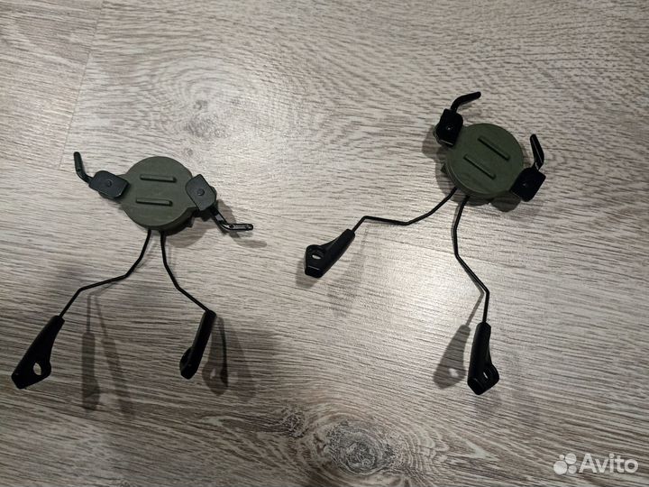 Крепления для активных наушников военные