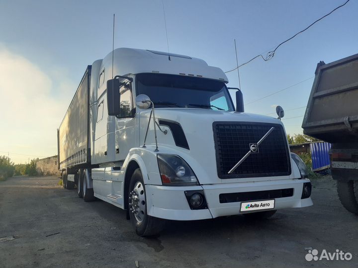 Volvo VNL 780 с полуприцепом, 2008