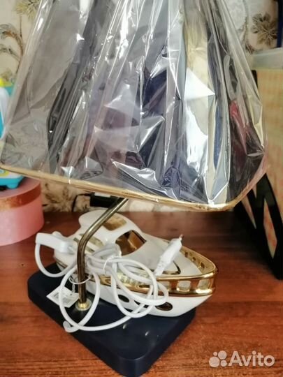 Настольная лампа