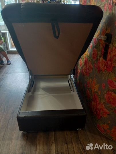 Кожанное кресло