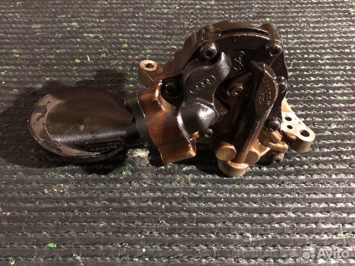 Масляный насос Audi CJW 06E115105