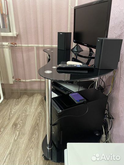 Стол компьютерный стеклянный