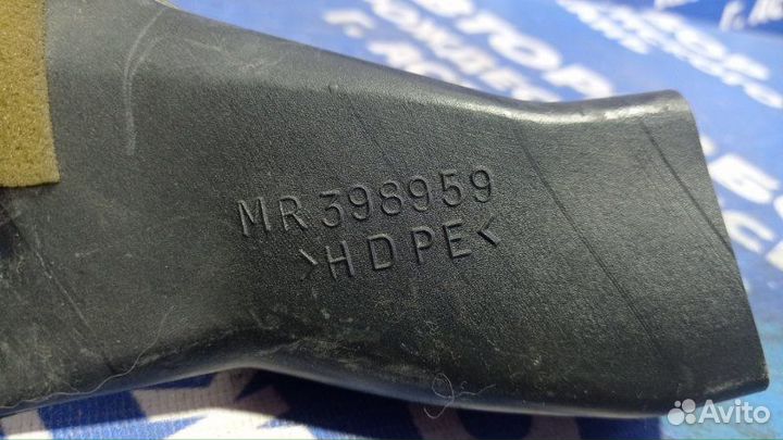 Воздуховод Mitsubishi Pajero 3 внедорожник 4M41