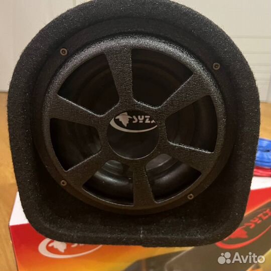 Активный сабвуфер 8